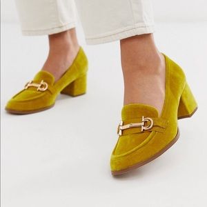 💛 Mod inspired heeled loafers! 💛